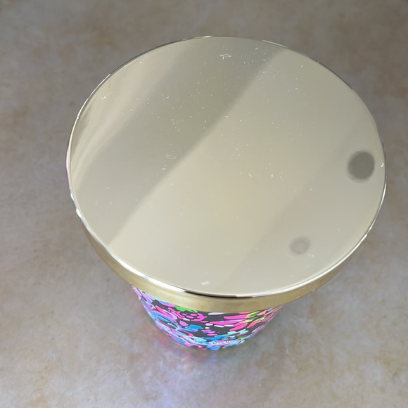 Lily Pulitzer candle - Picture 2 of 4